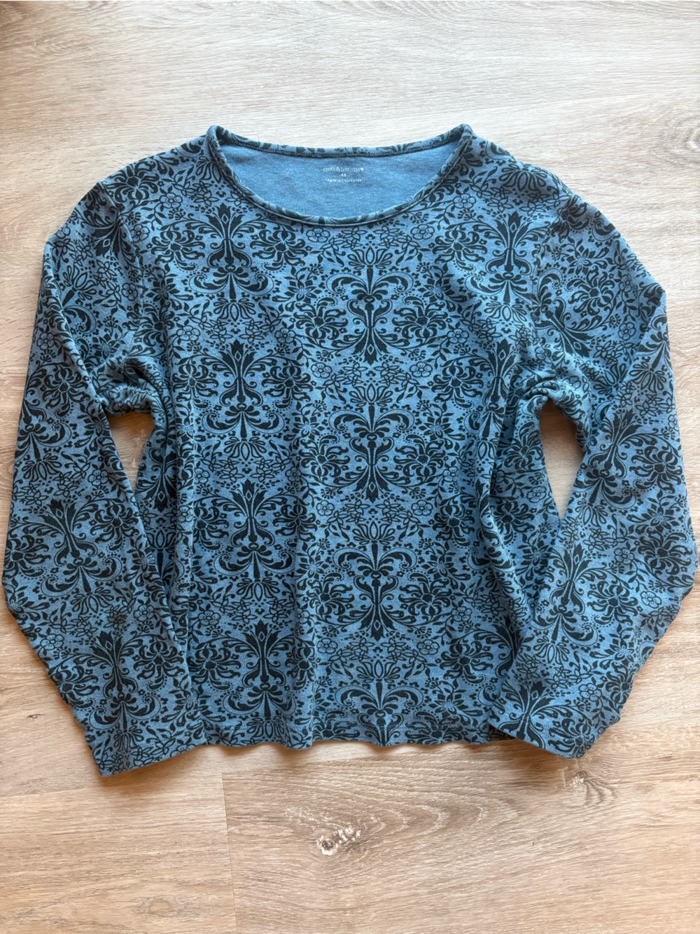 croft & barrow y2k blue long sleeve patterned top